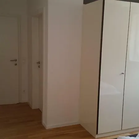 Rosanna Apartment *